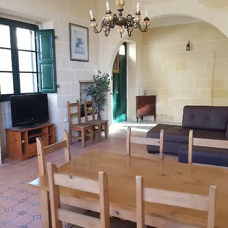 Razzett Tal-gustuz بيت للعطل Kerċem