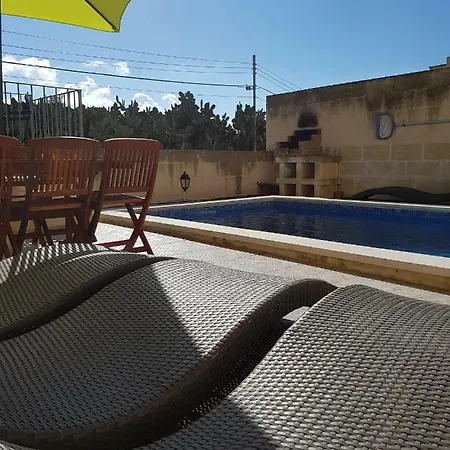 بيت للعطل Razzett Tal-gustuz Kerċem