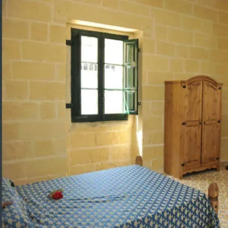 بيت للعطل Razzett Tal-gustuz Kerċem